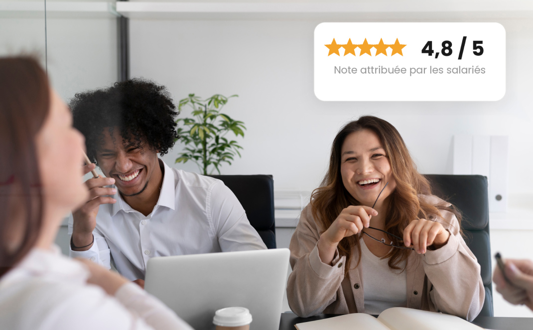 Des employés au bureau qui rient